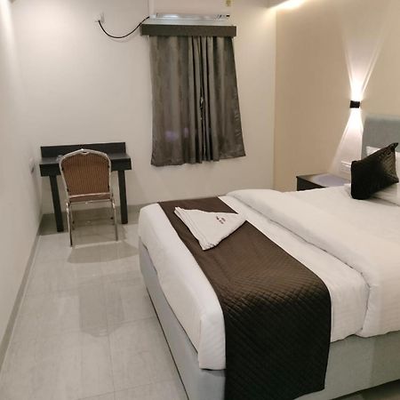 Hotel Paramount ヴィシャーカパトナム エクステリア 写真